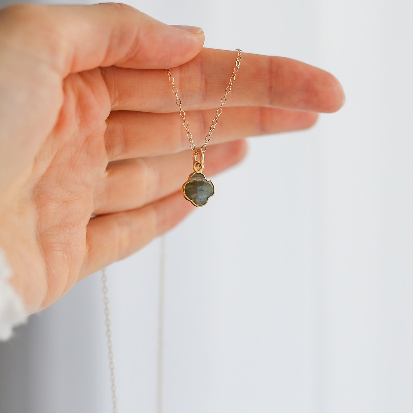 Dainty Labradorite Resilience Necklace - Vinci Woman