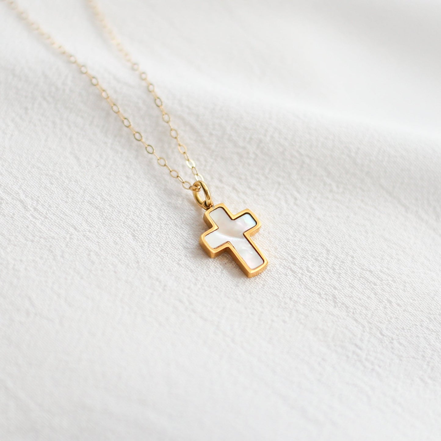 Mother of Pearl Cross Necklace - Faith Jewelry - Vinci Woman