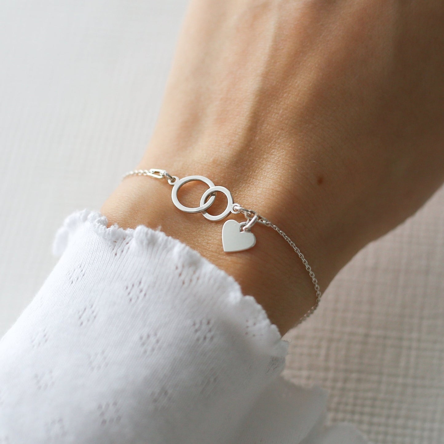 Mother and Daughter Gift - Interlocking Circle Bracelet - Vinci Woman