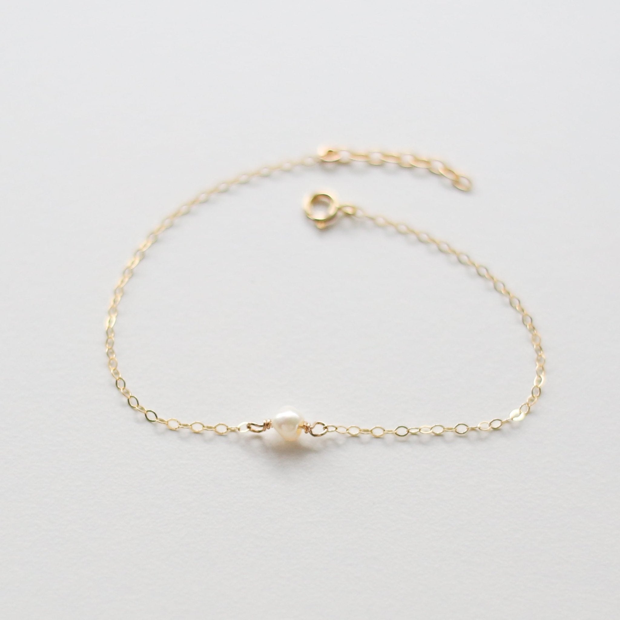 Dainty Freshwater Pearl Bracelet - Vinci Woman