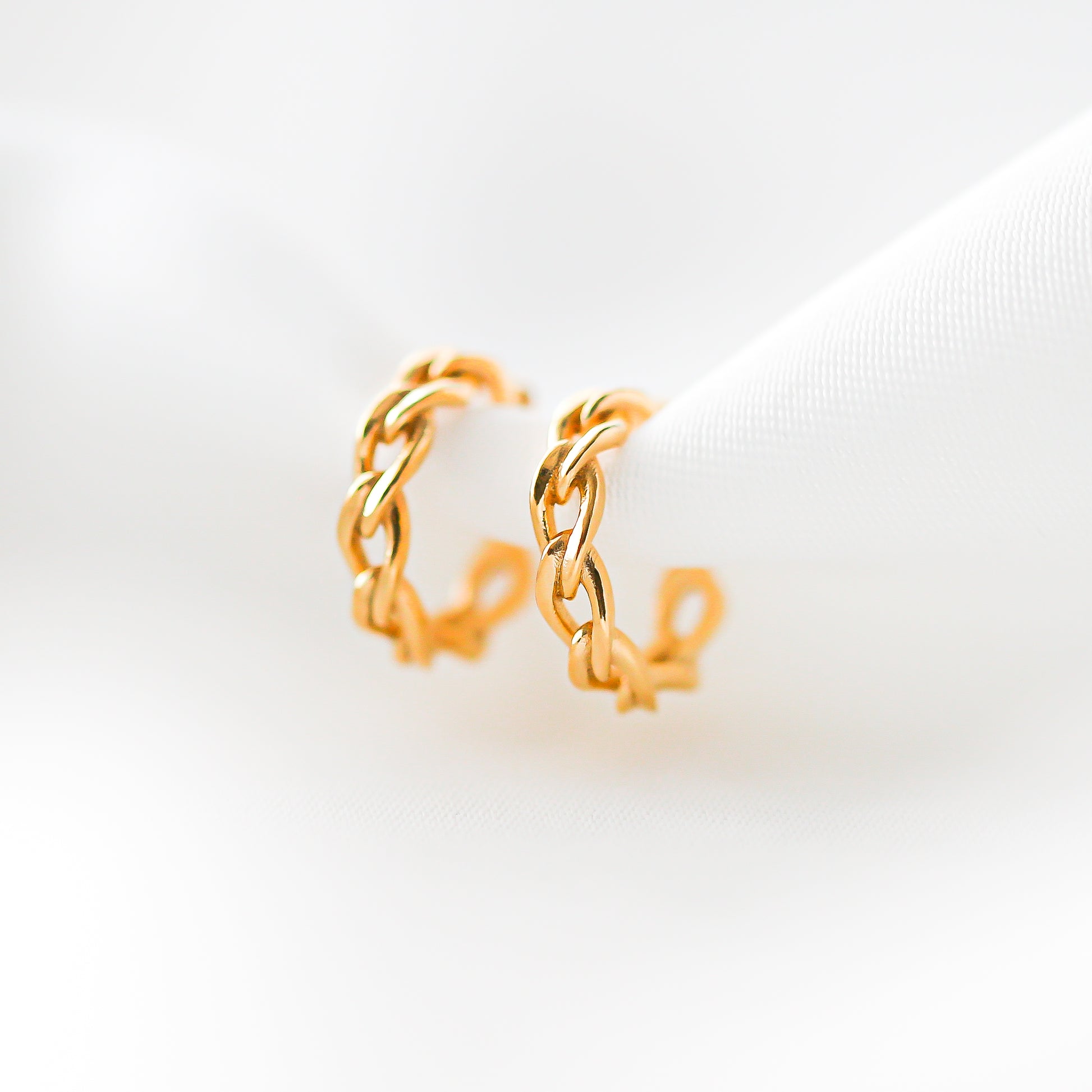 Chain Huggies Earrings - 24k Gold Vermeil - Vinci Woman